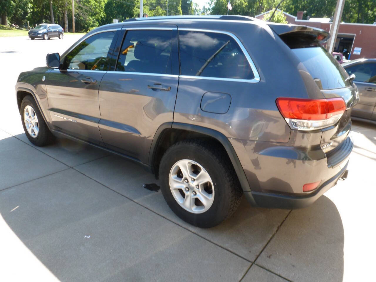 Used 2015 Jeep Grand Cherokee Laredo w/ Quick Order Package 23E AWD/4WD image 3