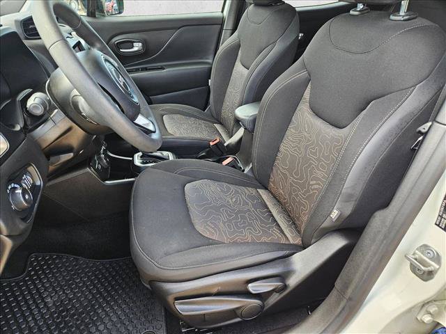 Used 2023 Jeep Renegade Latitude AWD/4WD image 15