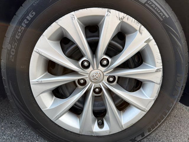 Used 2017 Toyota Camry LE FWD image 8