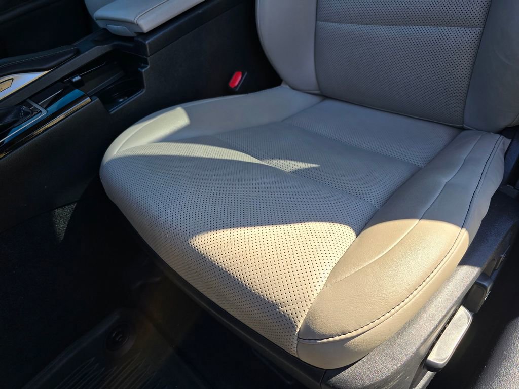 Used 2016 Lexus ES 300h image 25