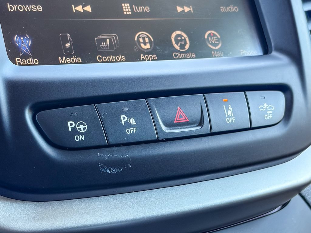 Used 2016 Jeep Cherokee Overland w/ Technology Group AWD/4WD image 24