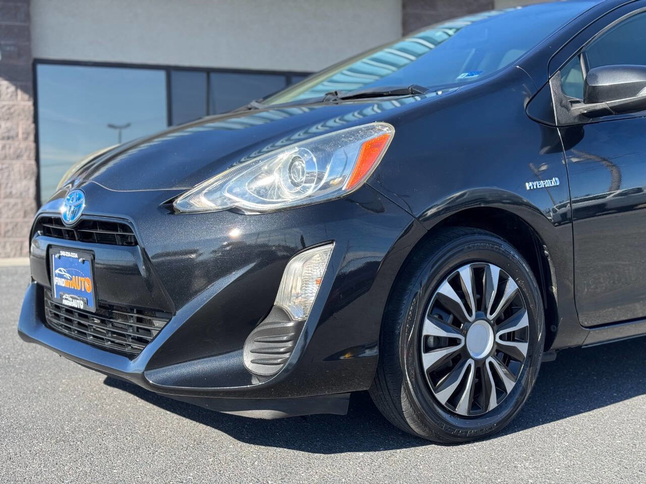 Used 2016 Toyota Prius C Two image 38