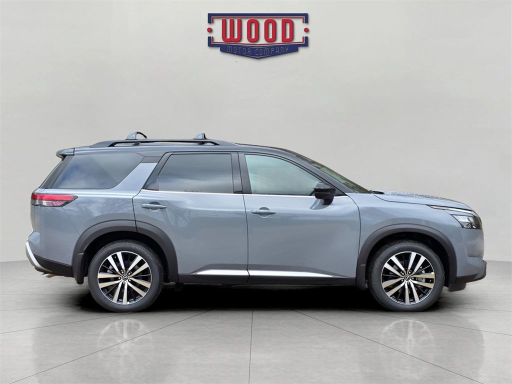 New 2025 Nissan Pathfinder Platinum image 2