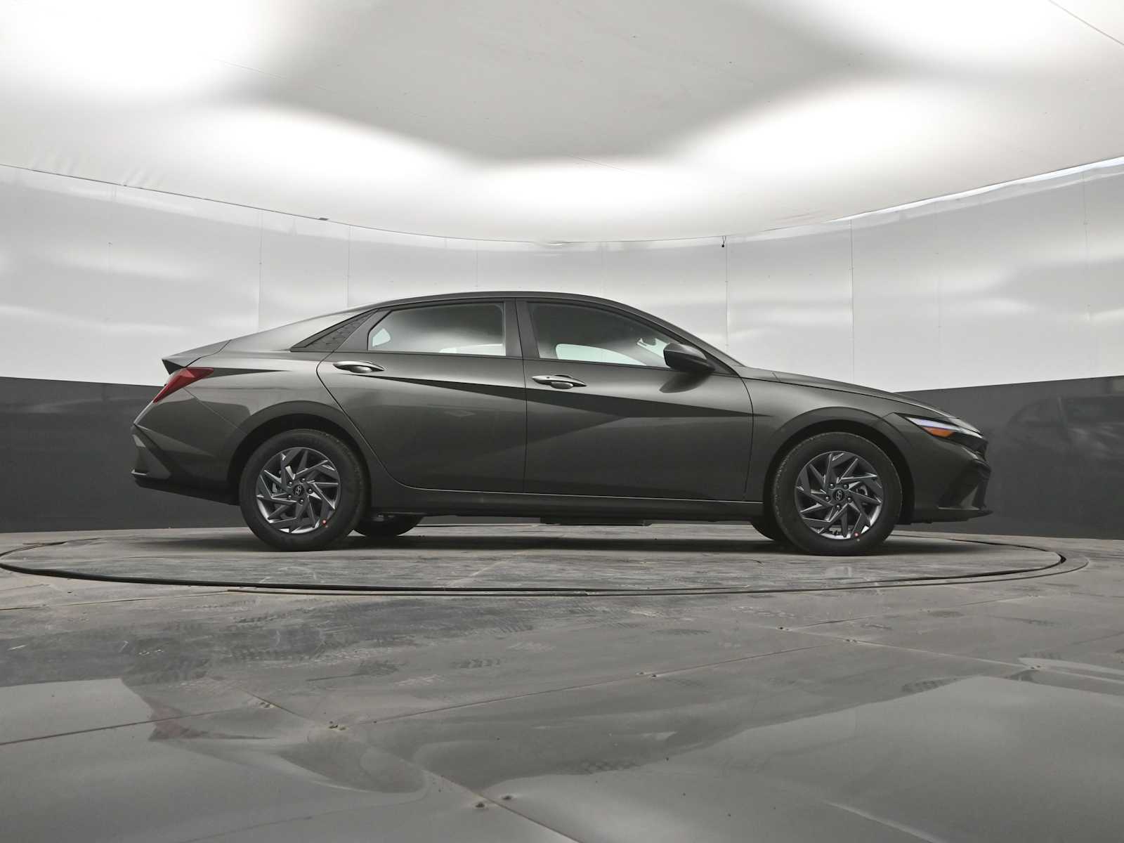New 2026 Hyundai Elantra Hybrid FWD image 41