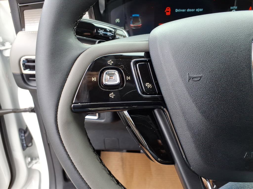 New 2026 Lincoln Corsair Premiere w/ Rear Removable Package Tray image 17