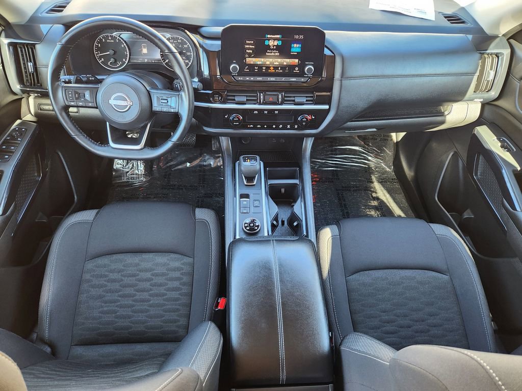 Used 2025 Nissan Pathfinder SV image 11