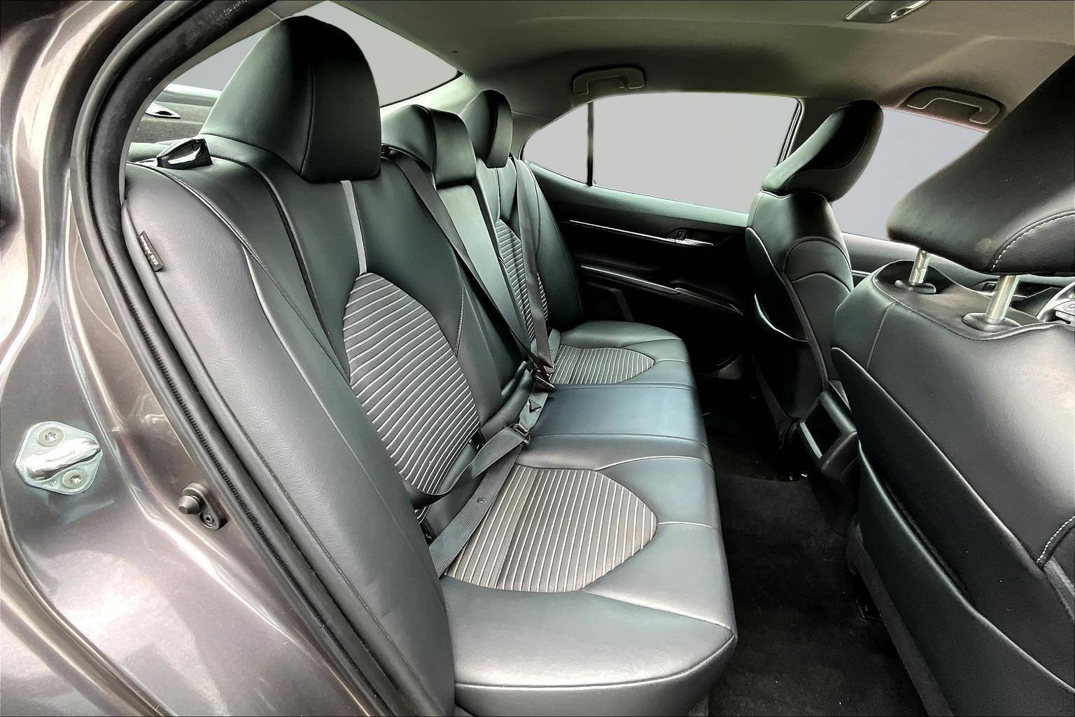 Used 2022 Toyota Camry SE FWD image 25