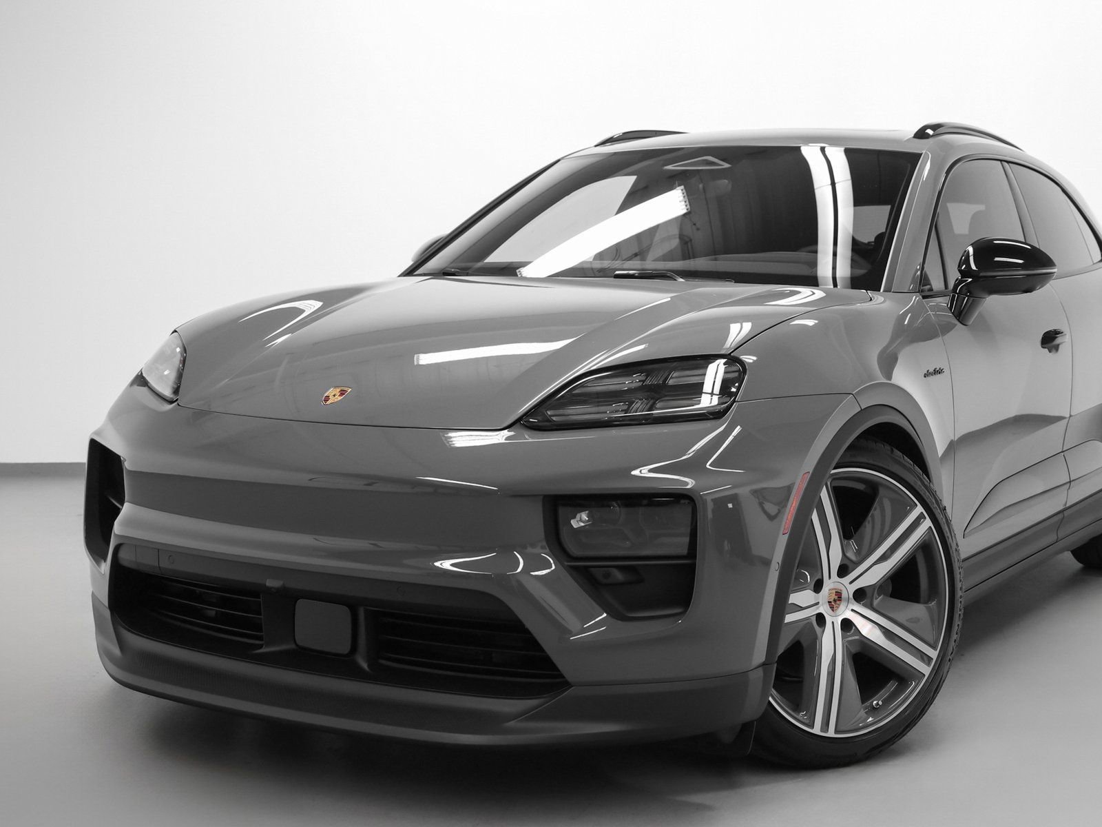 New 2025 Porsche Macan 4S Electric image 7