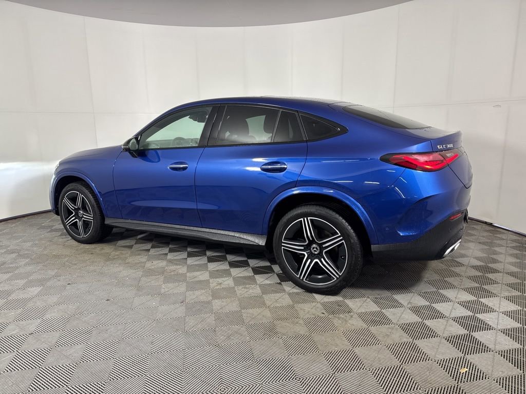 Used 2024 Mercedes-Benz GLC 300 4MATIC w/ AMG Line image 3