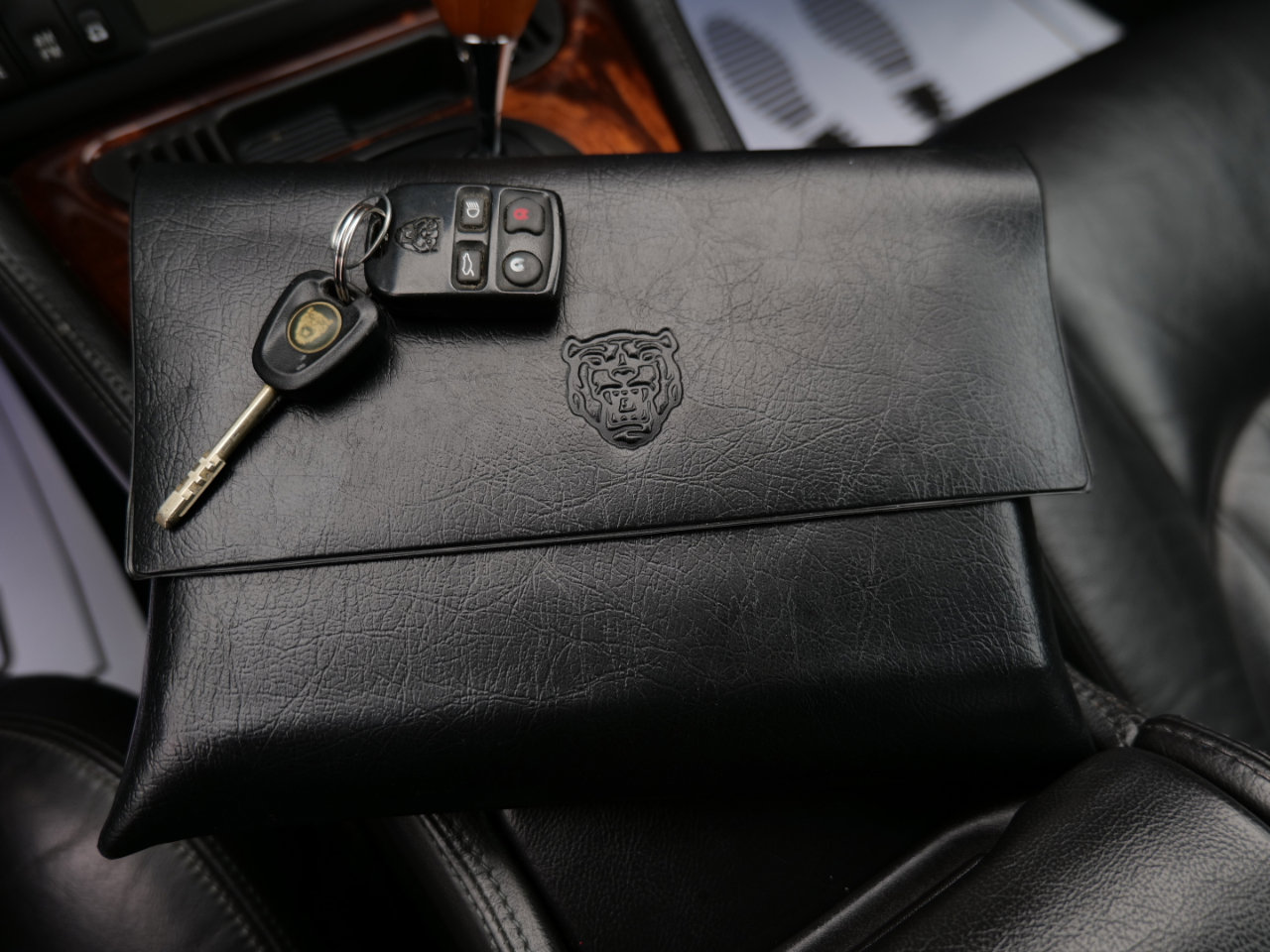 Used 2004 Jaguar XK8 Coupe image 29