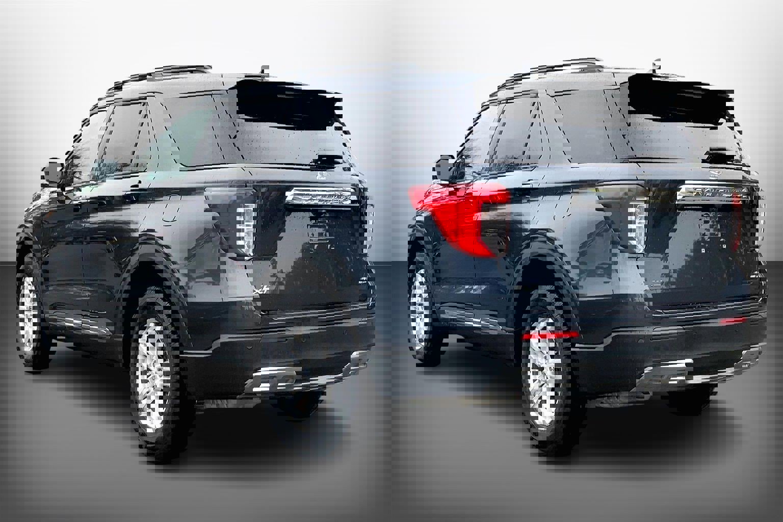 Used 2023 Ford Explorer XLT w/ Equipment Group 202A image 13