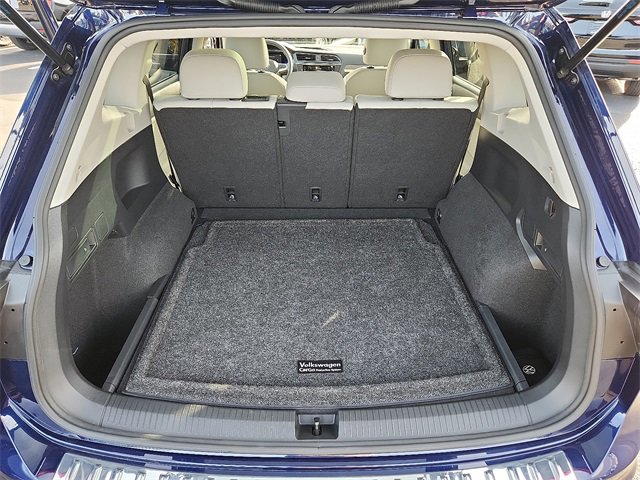 Used 2022 Volkswagen Tiguan SE w/ Panoramic Sunroof Package image 27