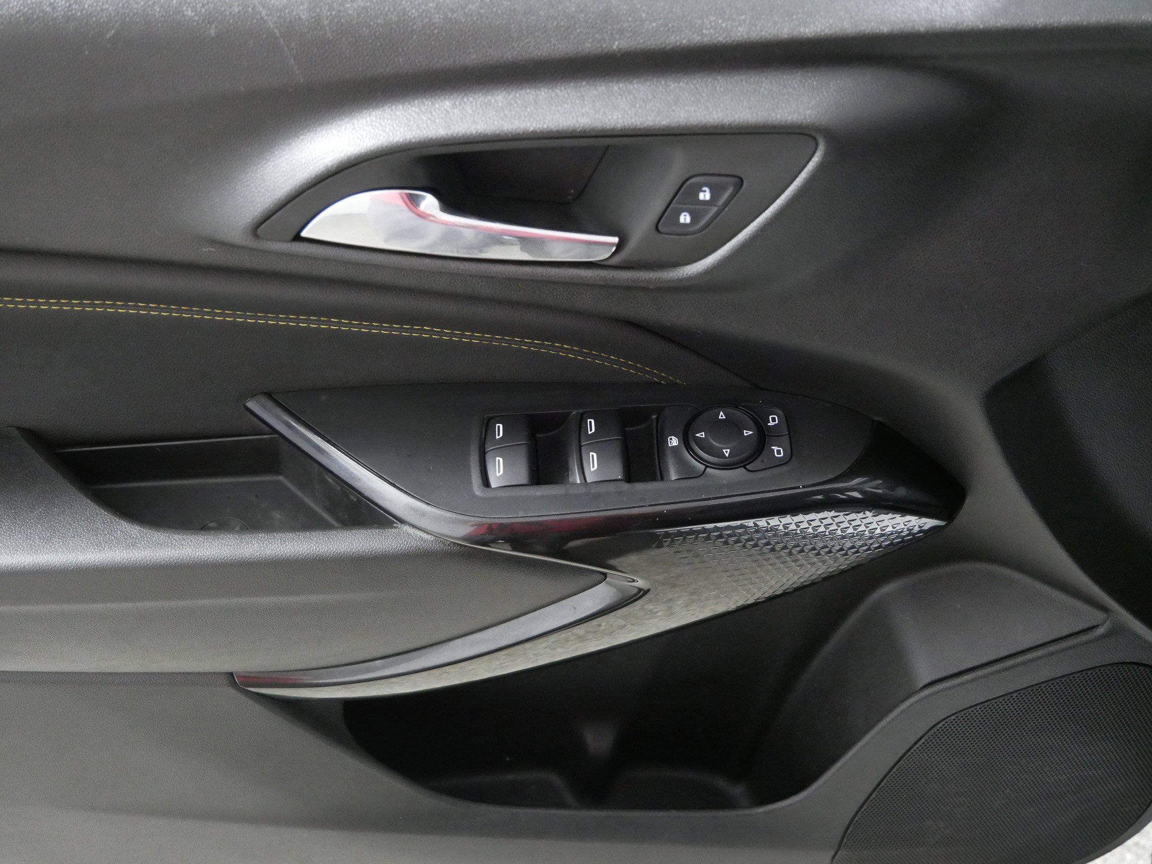 Used 2024 Chevrolet Trax ACTIV w/ Driver Confidence Package image 19