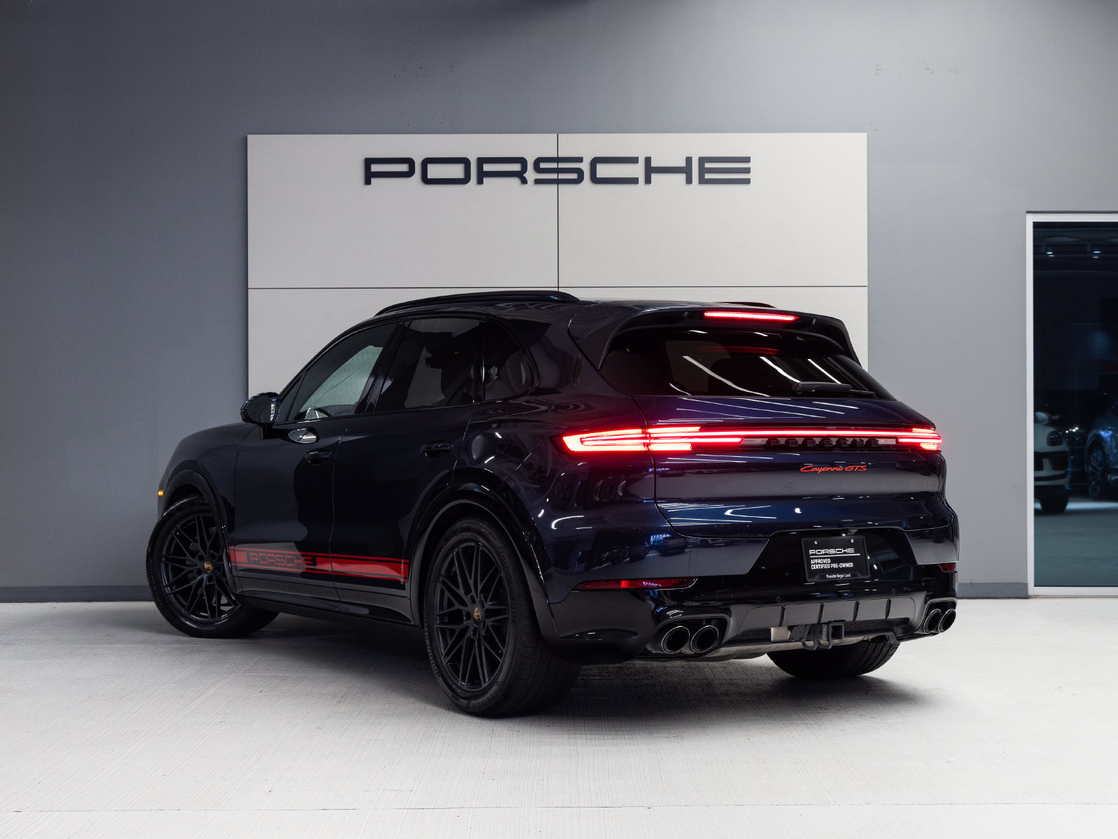 Certified 2025 Porsche Cayenne GTS AWD/4WD image 3
