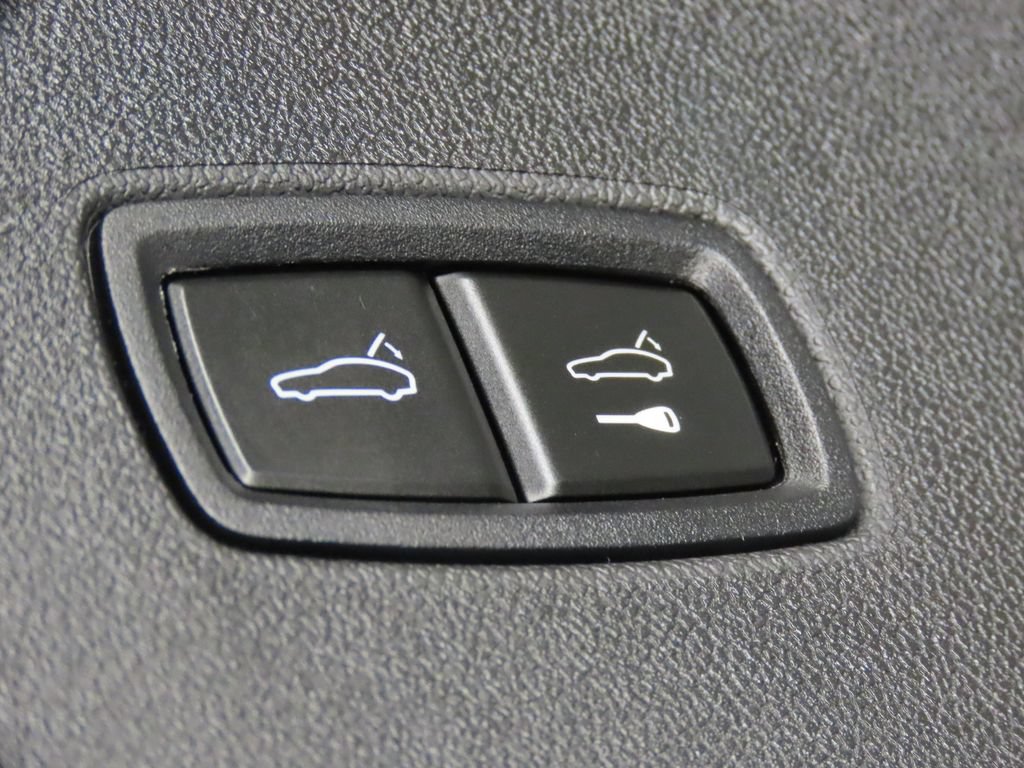 Certified 2025 Porsche Cayenne AWD/4WD image 48