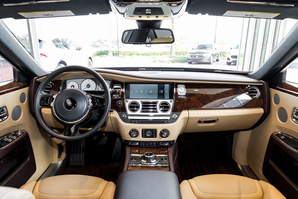 Used 2016 Rolls-Royce Ghost image 33