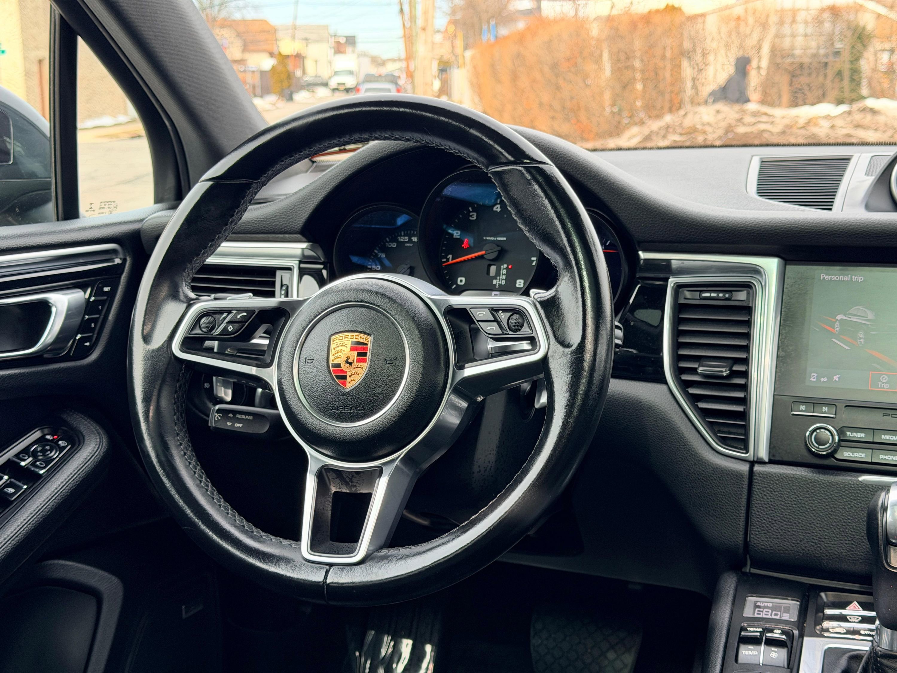 Used 2017 Porsche Macan AWD/4WD image 35