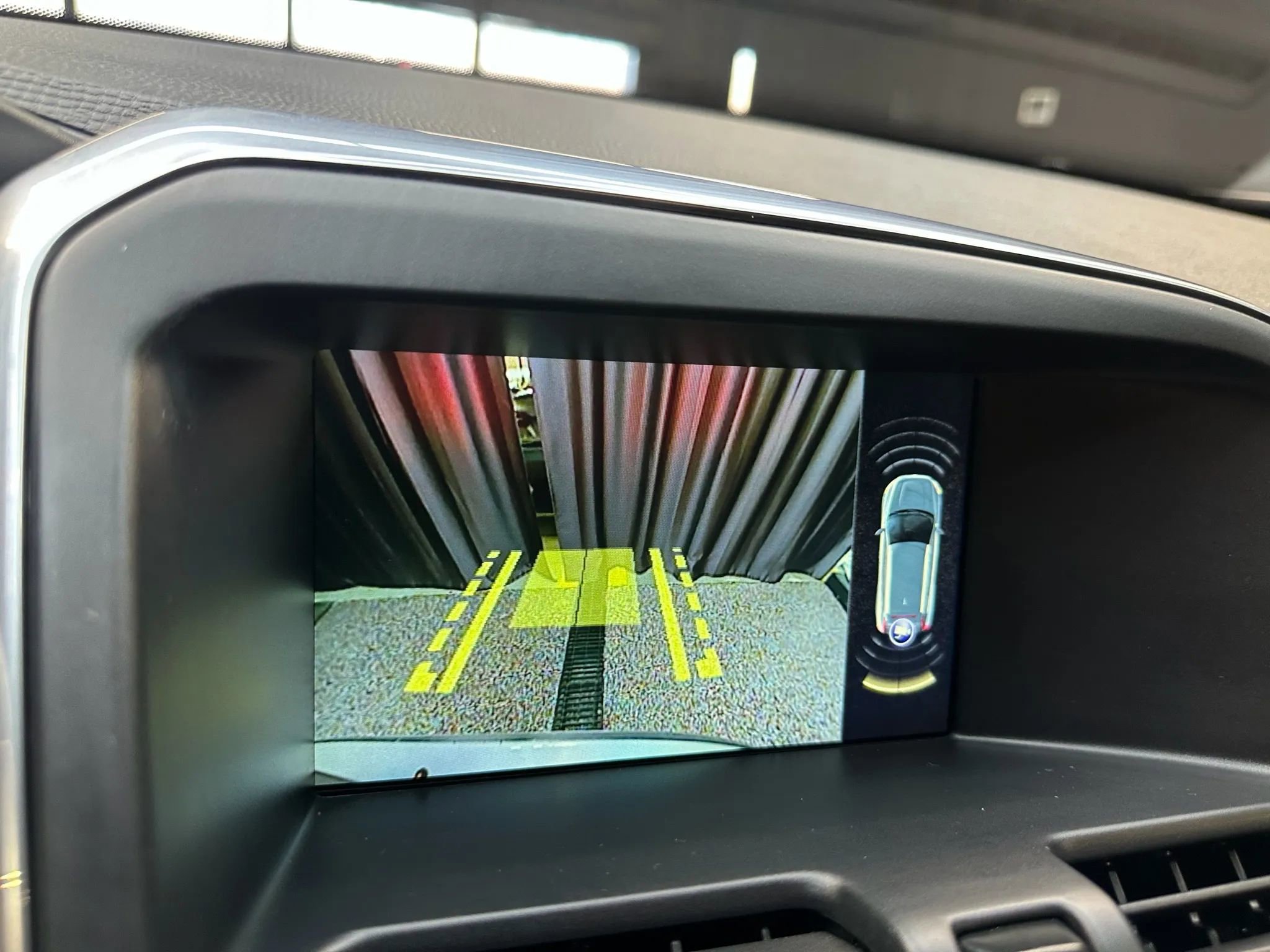 Used 2016 Volvo XC60 T6 w/ Proximity Package image 16