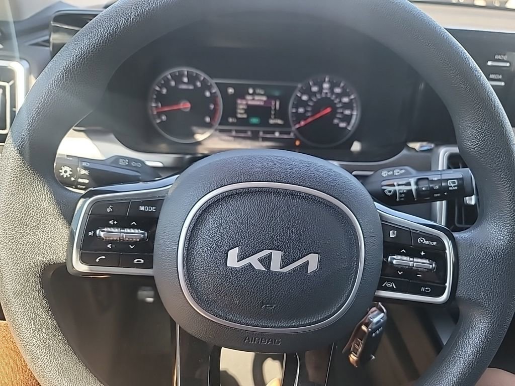 Used 2022 Kia Sorento LX image 10
