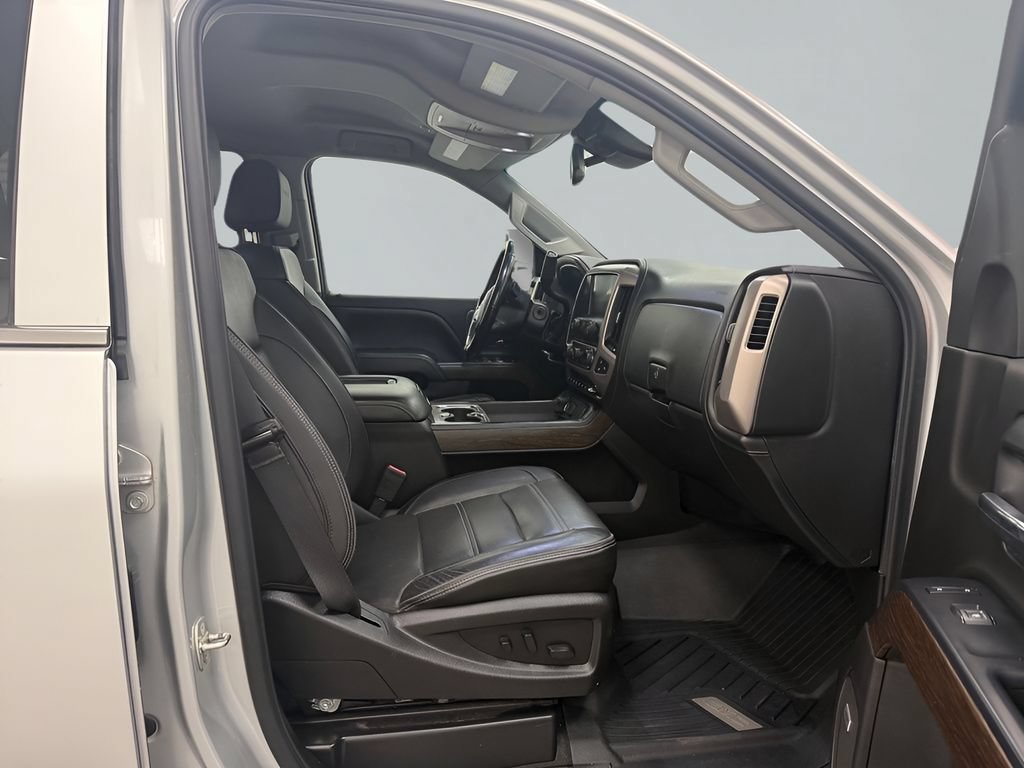 Used 2019 GMC Sierra 2500 Denali w/ Duramax Plus Package AWD/4WD image 10