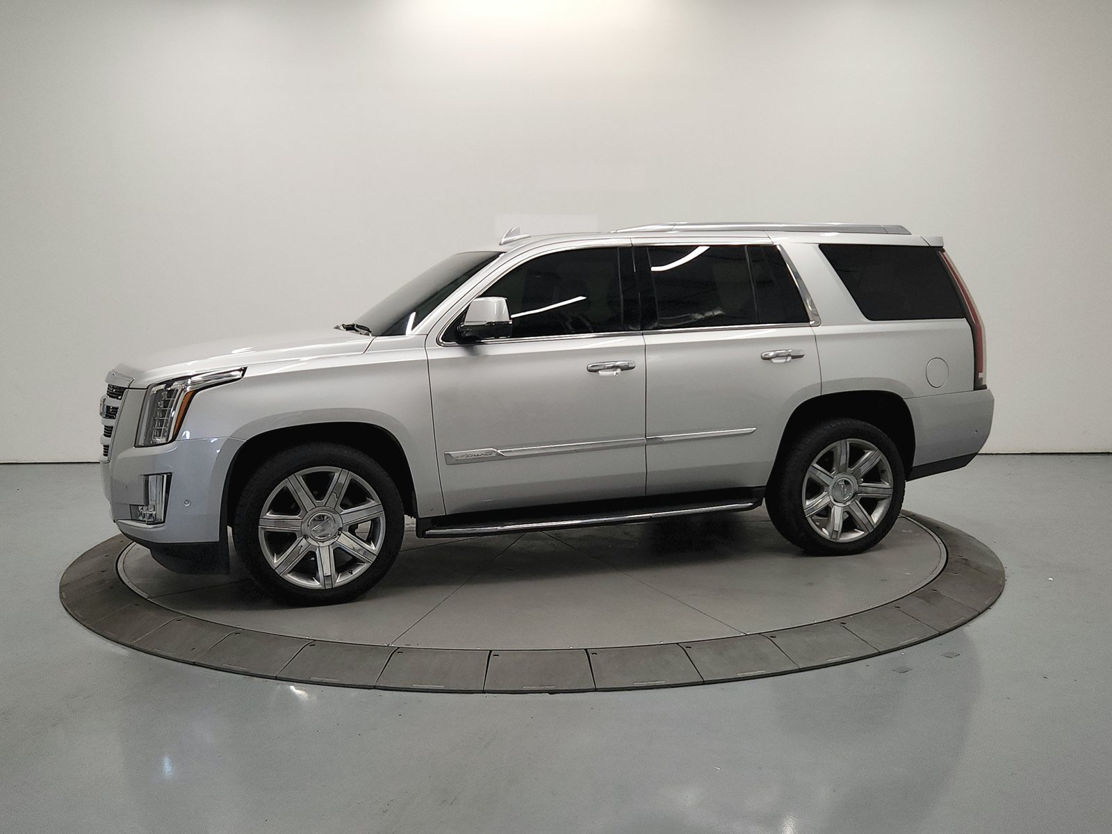 Used 2017 Cadillac Escalade Luxury AWD/4WD image 5