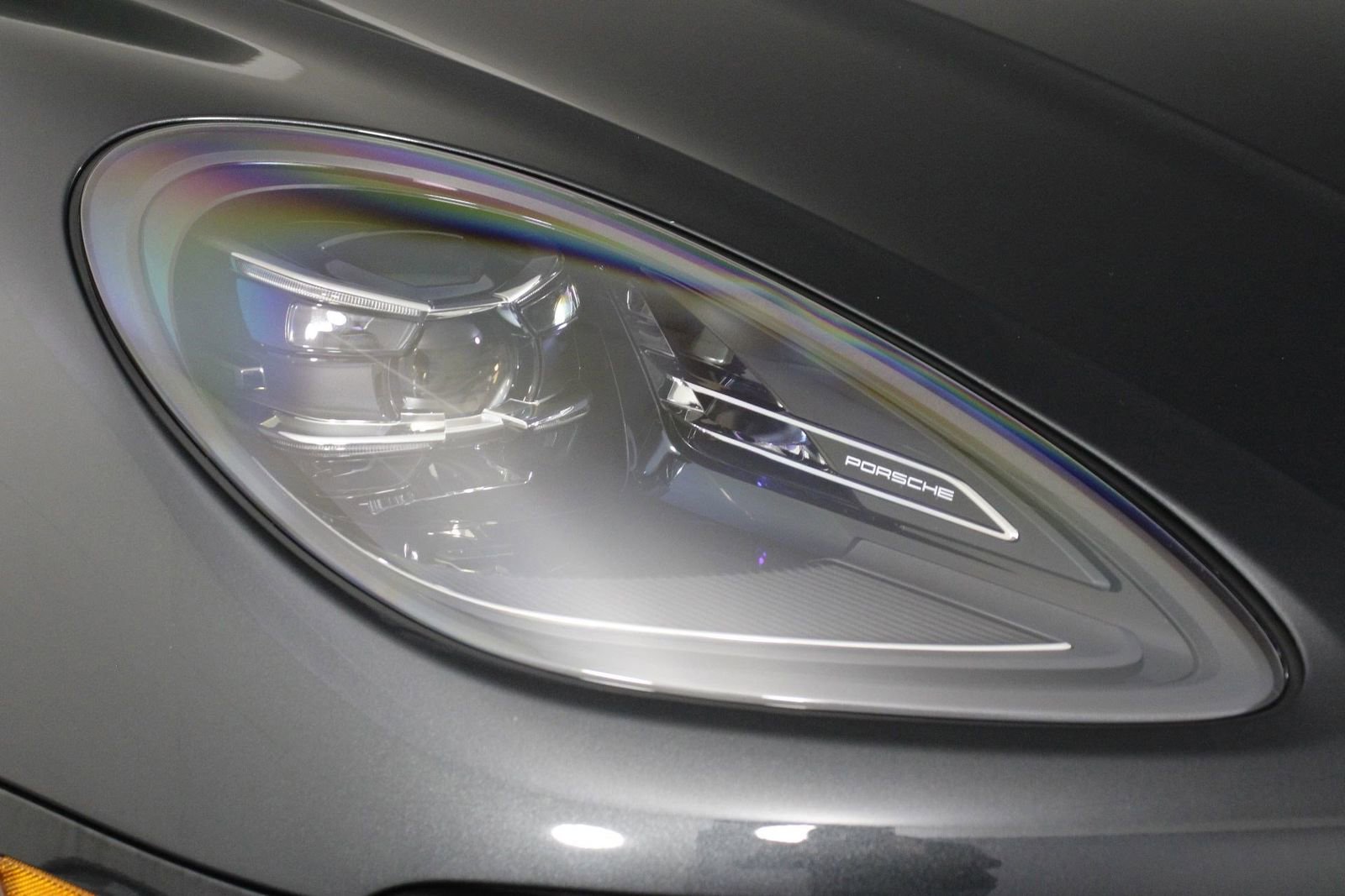 Certified 2025 Porsche Macan image 28