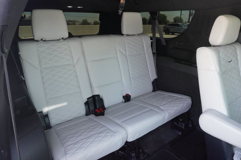 Certified 2025 Cadillac Escalade ESV V AWD/4WD image 13