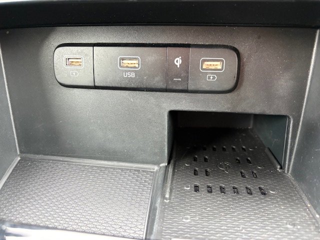 Used 2023 Kia Carnival EX image 17