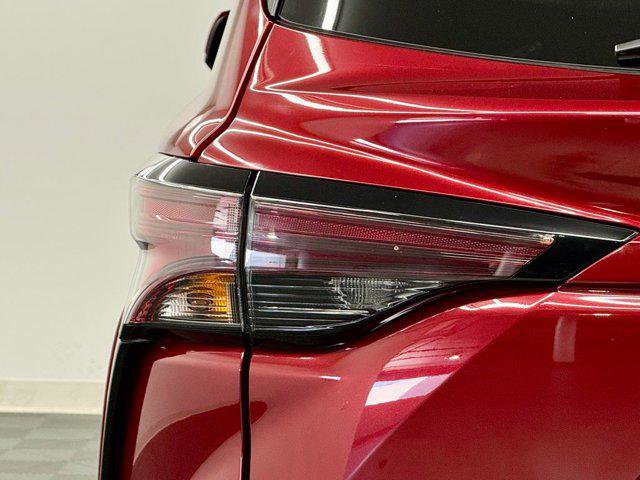 Certified 2025 Toyota Sienna XLE image 11