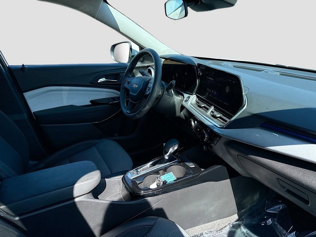 Used 2024 Chevrolet Trax LT image 16