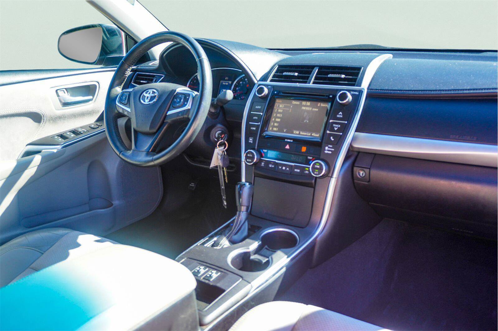 Used 2017 Toyota Camry XSE FWD image 11