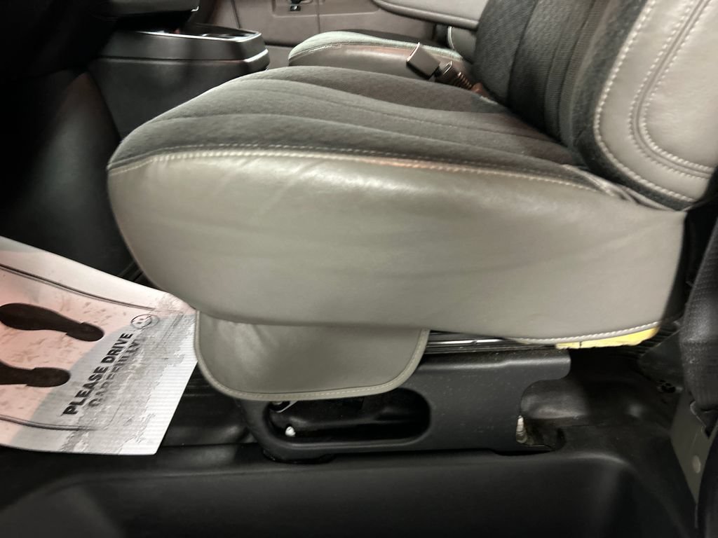 Used 2025 Chevrolet Express 2500 w/ Driver Convenience Package RWD image 12