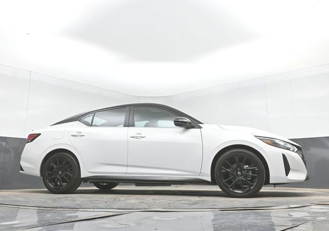 Used 2025 Nissan Sentra SR w/ SR Premium Package image 46