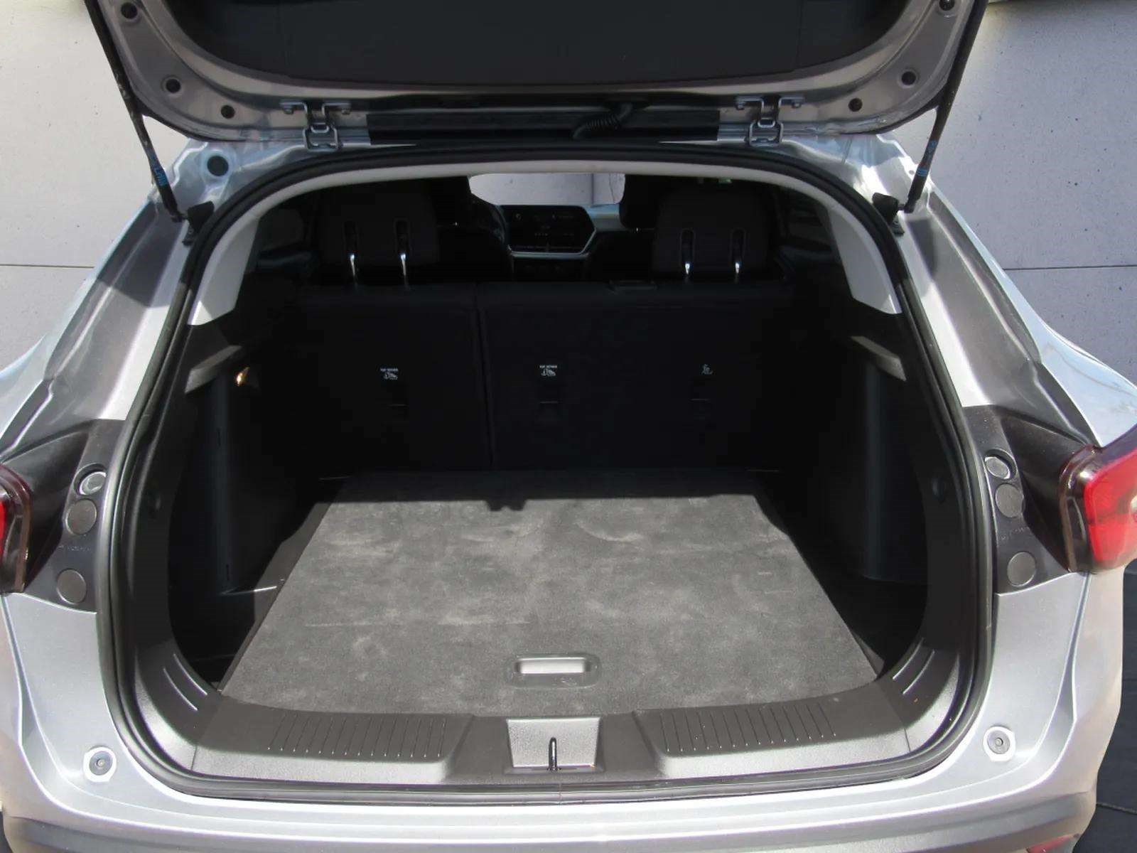 Used 2024 Chevrolet Trax LS w/ LS Convenience Package FWD image 12