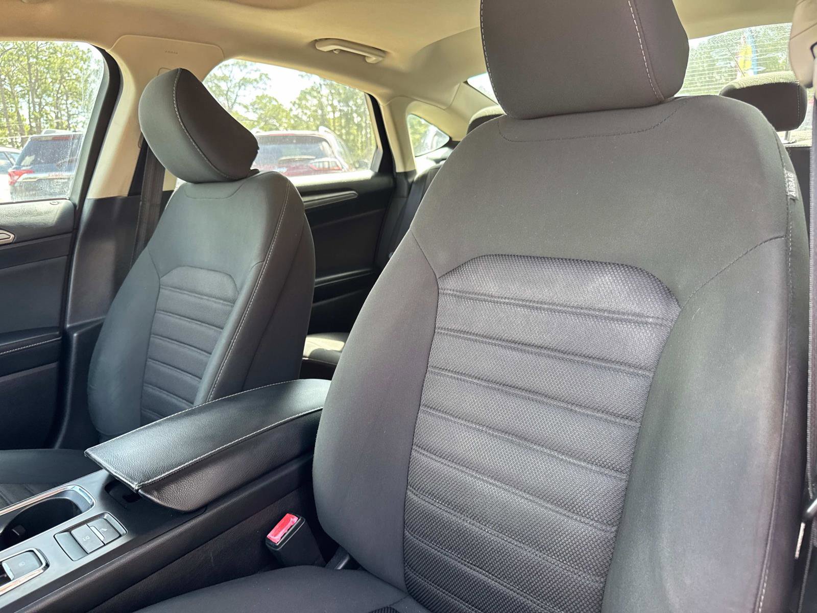 Used 2020 Ford Fusion SE image 19