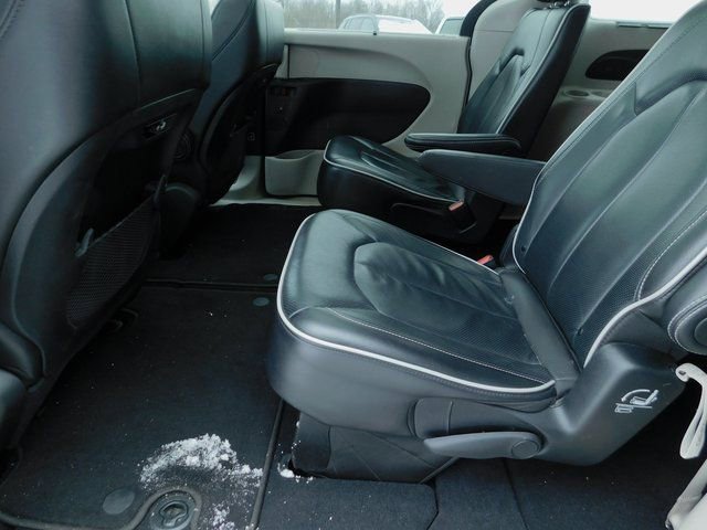 Used 2024 Chrysler Pacifica Limited image 24