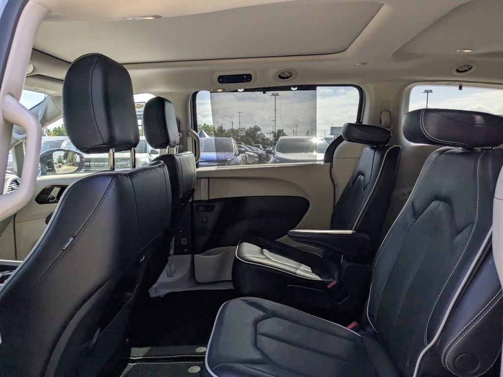 Used 2023 Chrysler Pacifica Limited FWD image 13
