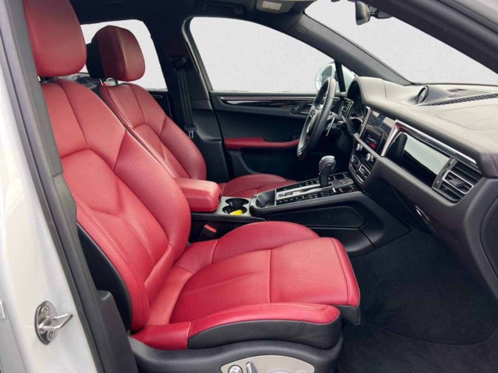 Used 2022 Porsche Macan AWD/4WD image 20