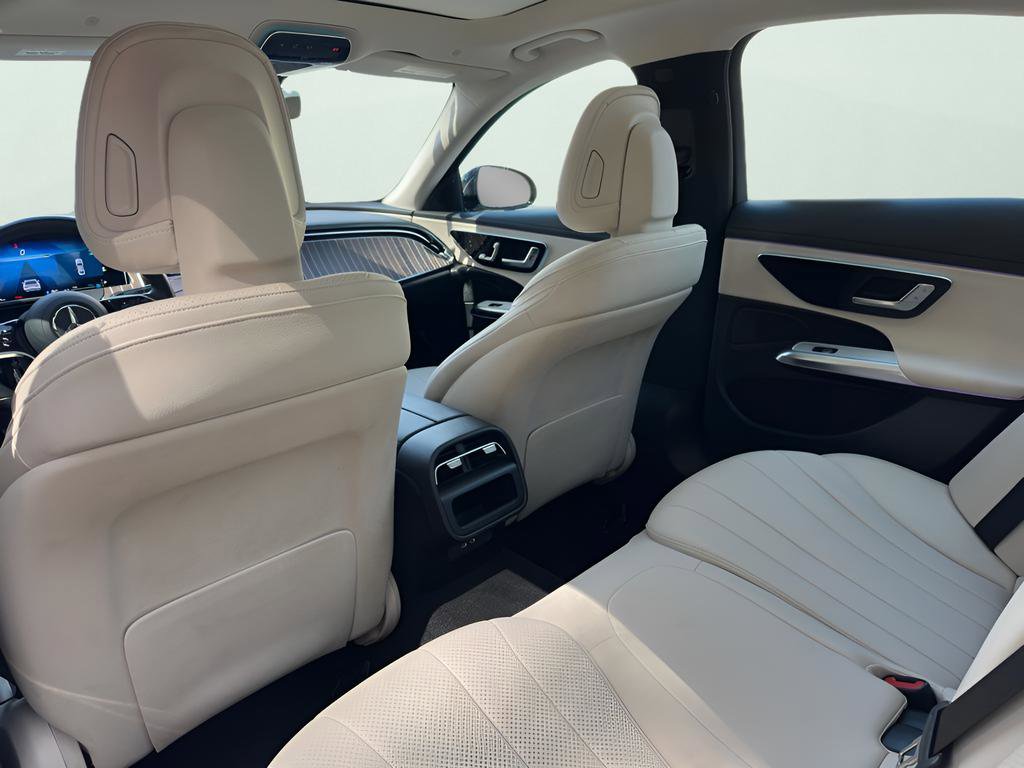 Used 2025 Mercedes-Benz E 350 4MATIC Sedan image 21