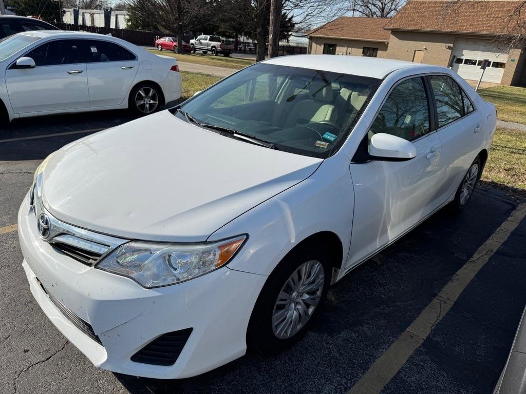 Used 2013 Toyota Camry LE image 1