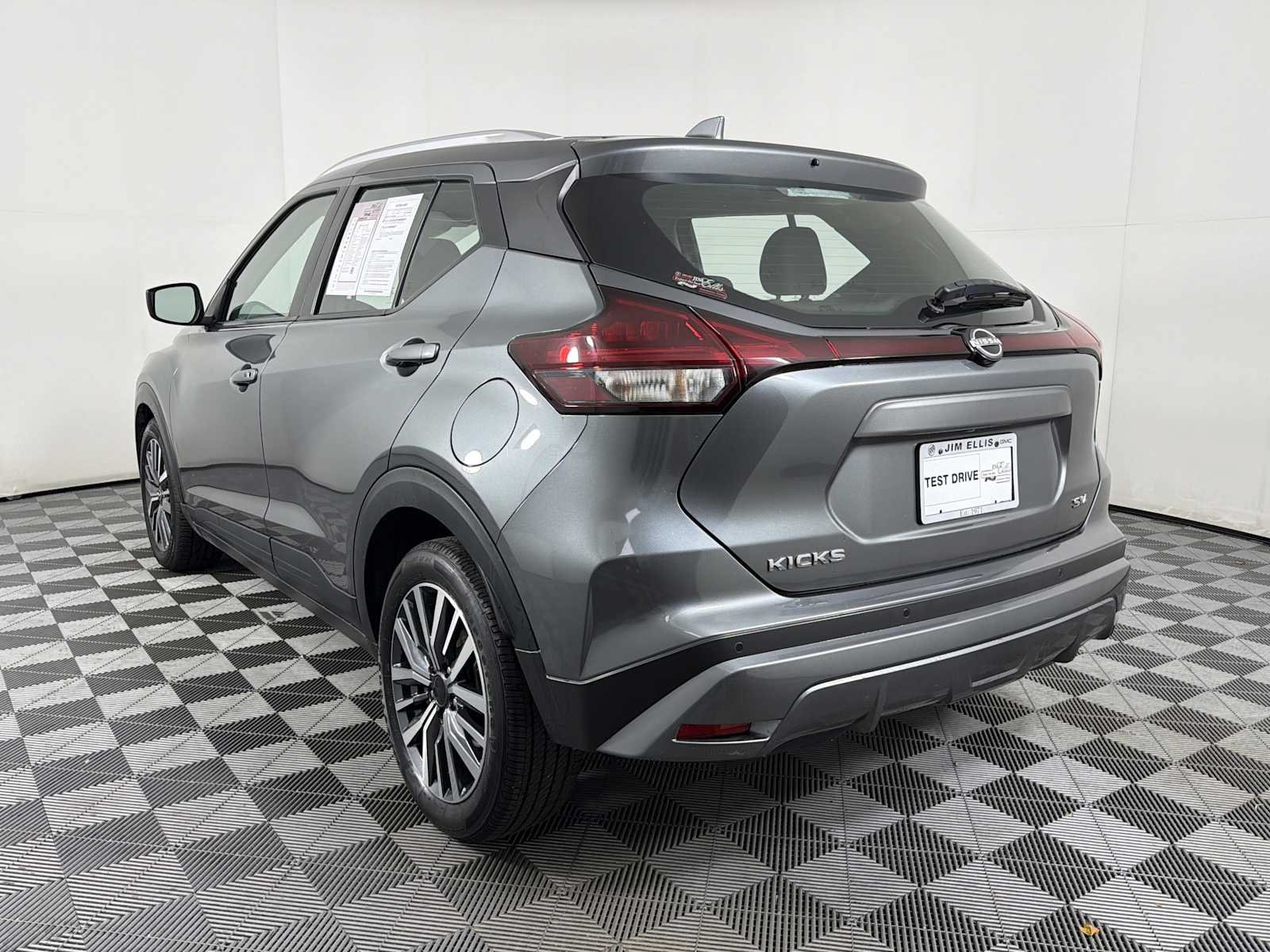 Used 2024 Nissan Kicks SV FWD image 4