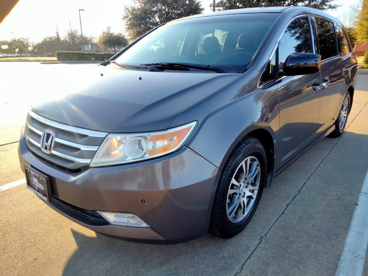 Used 2011 Honda Odyssey Touring image 1