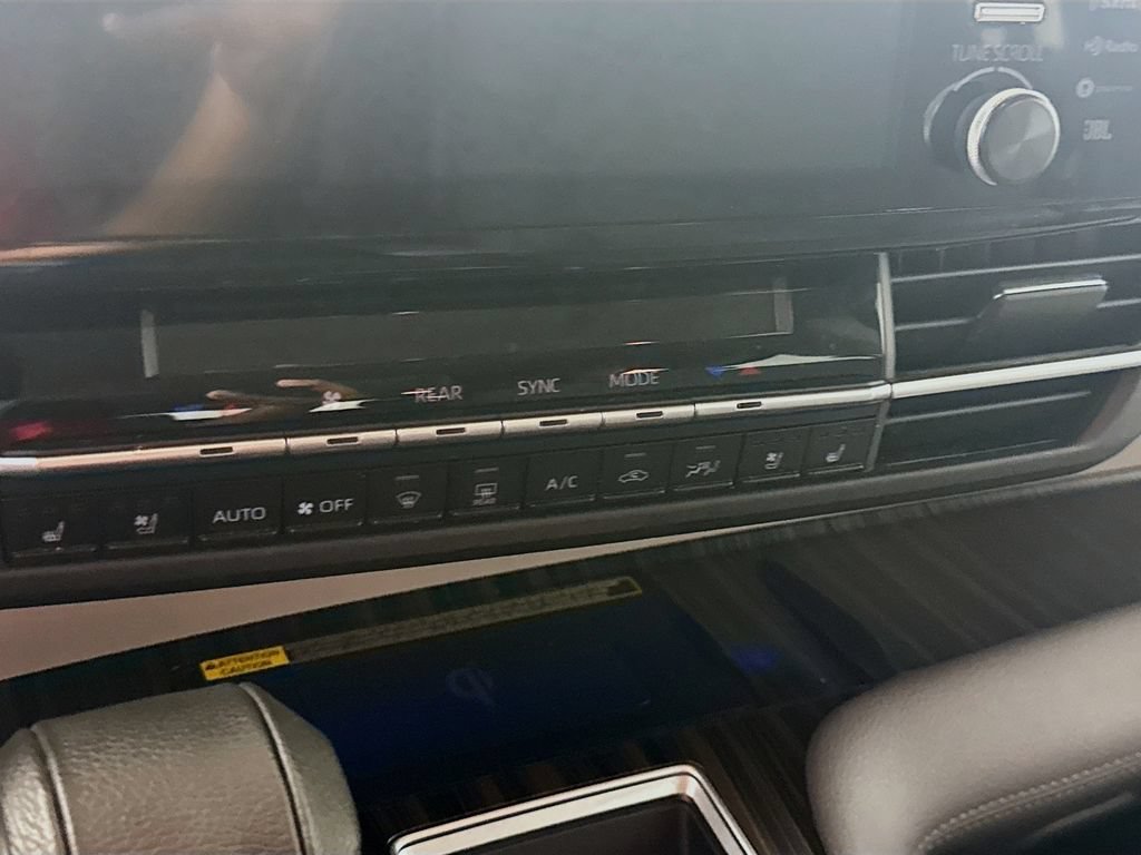 Certified 2023 Toyota Sienna Limited FWD image 16