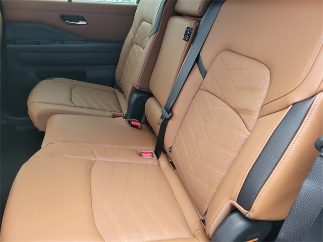 New 2025 Nissan Pathfinder Platinum image 9