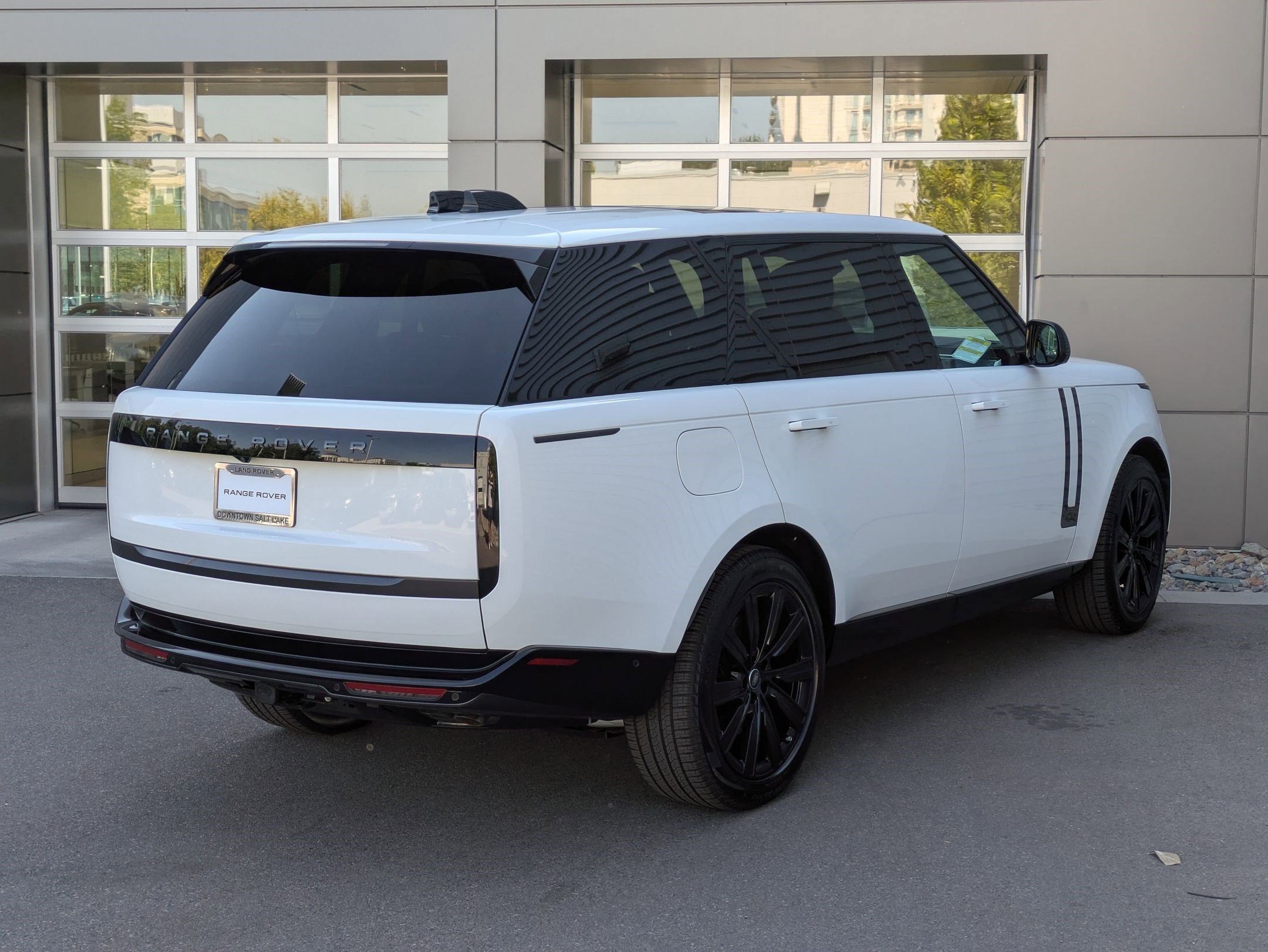 New 2025 Land Rover Range Rover Long Wheelbase SE image 5
