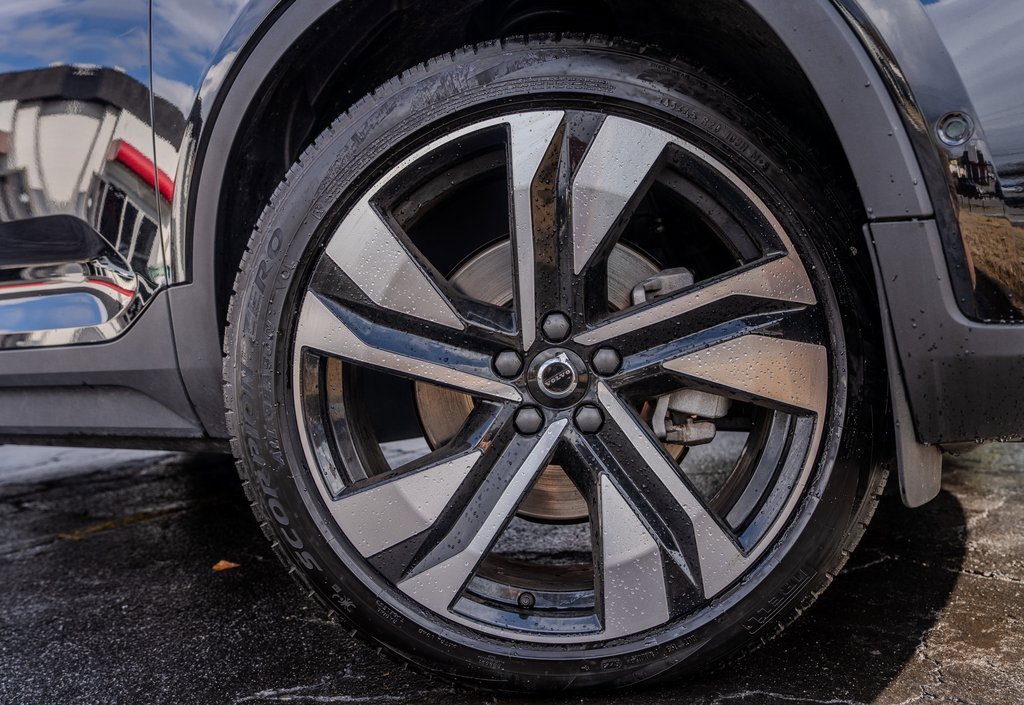 Used 2025 Volvo XC40 B5 Plus image 30