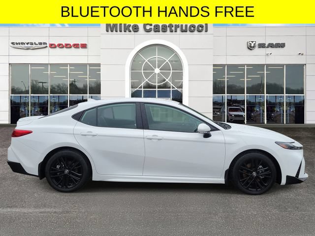 Used 2026 Toyota Camry SE FWD image 3