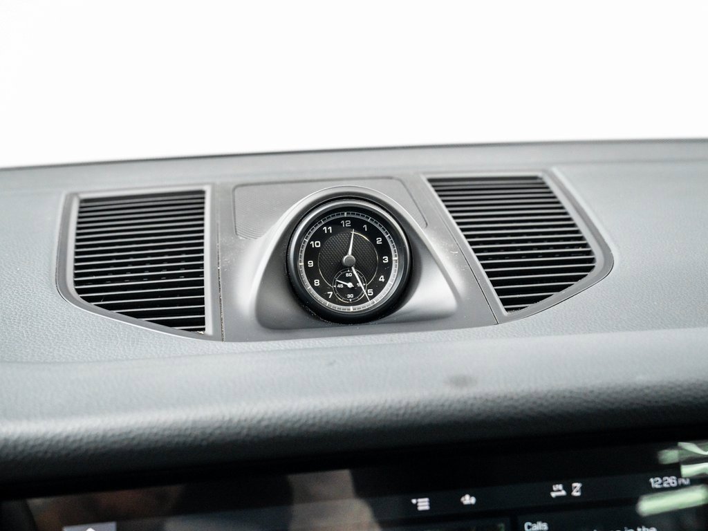 Used 2025 Porsche Macan image 16