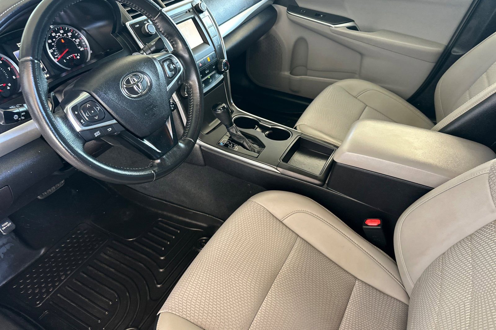 Used 2016 Toyota Camry SE image 7