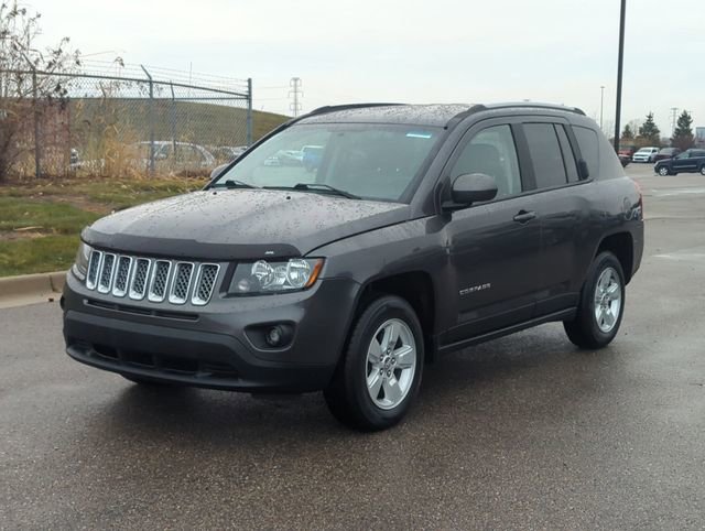Used 2017 Jeep Compass Latitude FWD image 7
